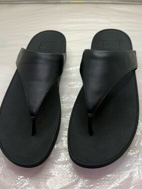FitFlop Black Leather Thong Sandals
